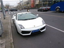 蘭博基尼全新自拍體驗 在上海安致汽車租賃產品中心盡享豪車風范